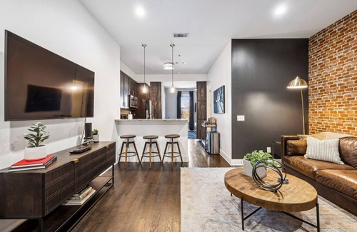 Midtown Condominio | Legends Loft | Modern Stay Near Vandy on West End, Minutes to Broadway
