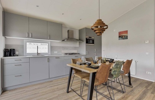 Nieuwerkerk aan den IJssel Chalet De Esquí | ✓ Leijhoeve at Parc de IJsselhoeve ✓ Holiday home for 6 persons ✓ Located in Nieuwerkerk aan den IJssel (Zuid-Holland) ✓ Holiday park next to the IJssel ✓ Book directly through the park