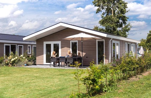 Nieuwerkerk aan den IJssel Chalet De Esquí | ✓ Leijhoeve at Parc de IJsselhoeve ✓ Holiday home for 6 persons ✓ Located in Nieuwerkerk aan den IJssel (Zuid-Holland) ✓ Holiday park next to the IJssel ✓ Book directly through the park