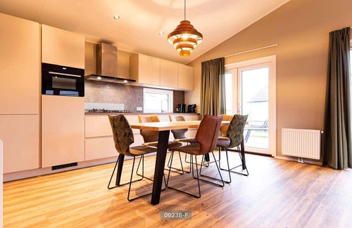 Cromvoirt Chalet De Esquí | ✓ Leijhoeve at Résidence de Leuvert ✓ Holiday home for 6 persons ✓ Located near Den Bosch (Noord-Brabant) ✓ Near De IJzeren Man ✓ Book directly through the park