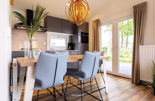 Cromvoirt Chalet De Esquí | ✓ Leijhoeve at Résidence de Leuvert ✓ Holiday home for 2 persons ✓ Located near Den Bosch (Noord-Brabant) ✓ Near De IJzeren Man ✓ Book directly through the park