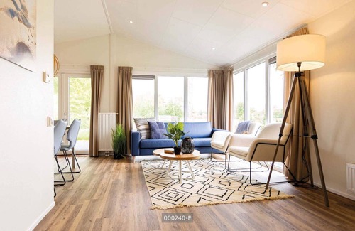 Cromvoirt Chalet De Esquí | ✓ Leijhoeve at Résidence de Leuvert ✓ Holiday home for 2 persons ✓ Located near Den Bosch (Noord-Brabant) ✓ Near De IJzeren Man ✓ Book directly through the park