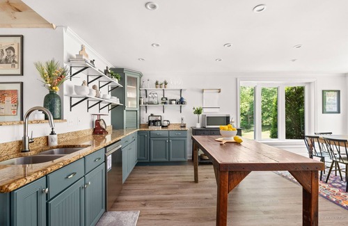 Franklin Casa | Leiper's Fork Home ❤️ Balcón al aire libre de 70 pies con vista al campo en 12 acres aislados