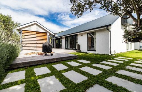 Knysna Casa | Leisure Isle 2 bedroom home with essential power.