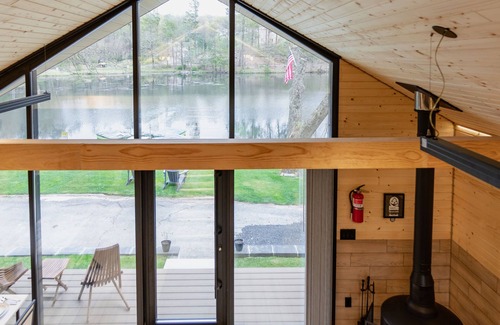 Scotrun Chalet De Esquí | Leisure Lake Resort: complex is on a Private Lake with 4 chalets