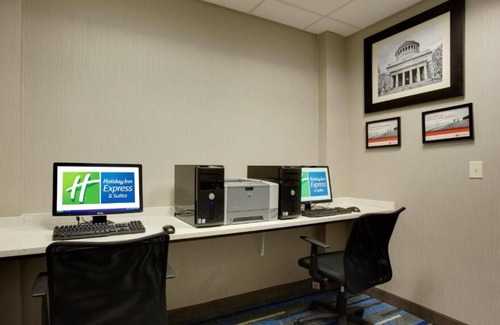 East Rutherford Casa | Leisure travelers to our room enjoy New Jersey attractions