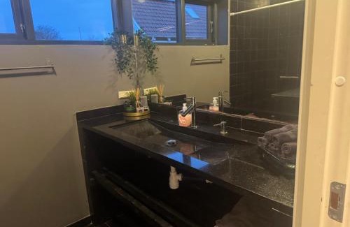 Broendy Strand Apartamento | Lejlighed med eget bad, køkken og terasse