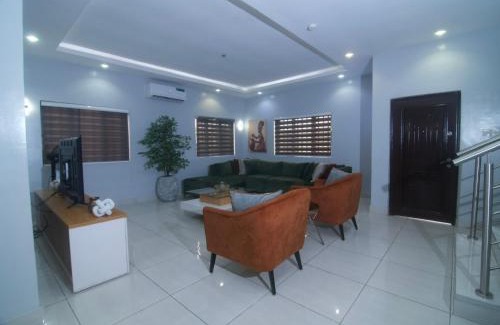 Ofin Casa | Lekki holiday shortlet