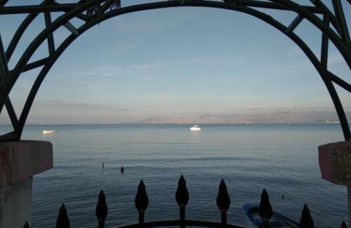Kavos Casa | LeMaMi Seafront Bungalows