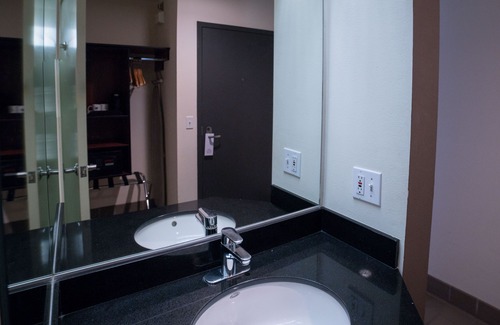 North State Hotel | Lemon Tree Inn
