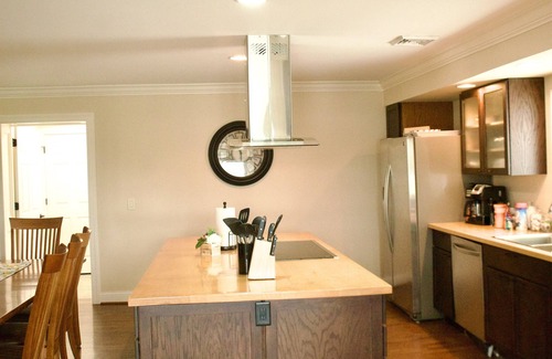 Unionville Cabina | LemonLife Luxury Lodge w/ Lake View & Access, Boat Avail.