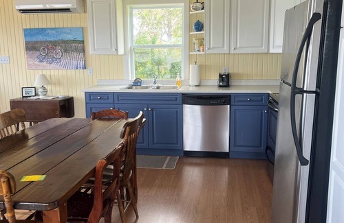 Brackley Beach Cabaña | Lenrose Cottage. Waterfront in Brackley Beach. Close to National Park Beaches