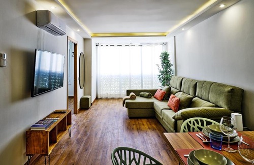 San Felipe Neri Apartamento | Leo Home- bright & centric 3 bedrooms apartment with private parking inside