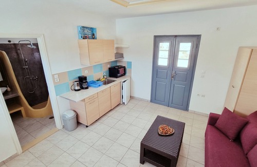Emporio Hotel | Leon Lux Apartment, quadruple room with private bathroom.