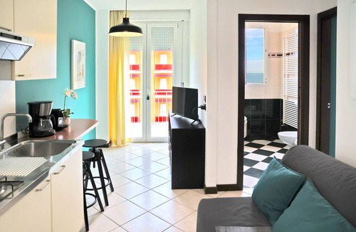 Rivazzurra Apartamento | Leone apartamentos con vistas al mar en el paseo marítimo de Rimini