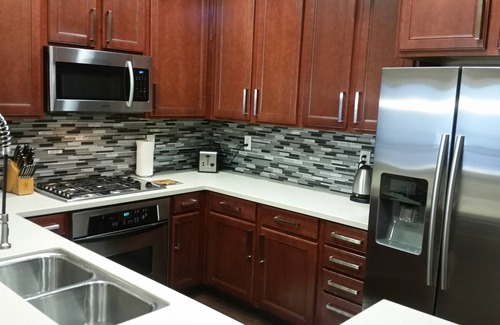 North Natomas Casa | Lepark de lujo blanco con piscina y spa al lado del centro de aeropuerto Arena Hospitales