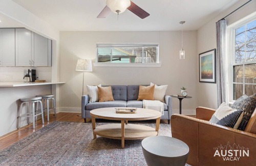 North Loop Apartamento | Elegant Escape | Gourmet Kitchen + Outdoor Living