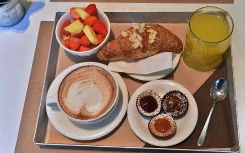 Ouakam Cama Y Desayuno | Les 5 lanternes by Clara