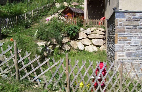 Les Angles Apartamento | apartamento nuevo , 100m pistas, tranquilidad, jardin explendido ideal familia con niños. Muy cuidado. Cama de 160*200, colchon LATEX y sofa cama calidad 4 plazas150*200, SAT