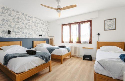 Saintes Casa | Les Arènes - Grande maison familiale rénovée, 6 à 12 personnes , Vue sur les Arènes, Garage véhicule électrique, Parking Gratuit
