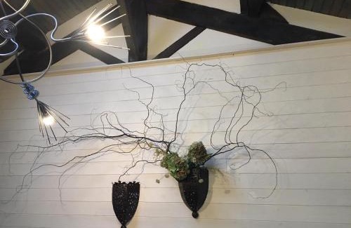 Roanne Cama Y Desayuno | Les Ateliers d'Art Modiste et formier