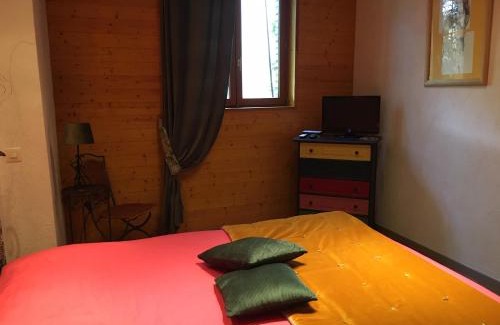 Roanne Cama Y Desayuno | Les Ateliers d'Art Modiste et formier