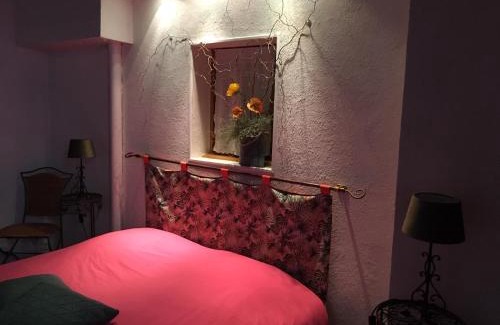 Roanne Cama Y Desayuno | Les Ateliers d'Art Modiste et formier