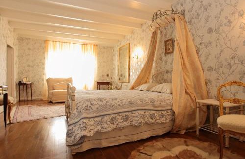 Lachaise Casa | Les Belles Dormantes
