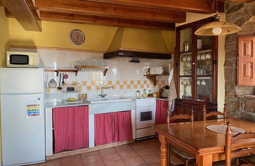 Aleny Cabaña | Les Corts de Cal Farrés, casa rural a 1 h. de Barcelona: piscina, bbq, jardín