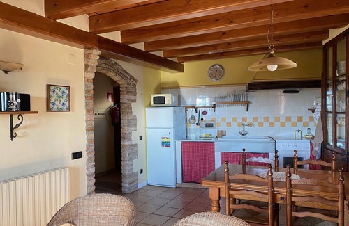 Aleny Cabaña | Les Corts de Cal Farrés, casa rural a 1 h. de Barcelona: piscina, bbq, jardín