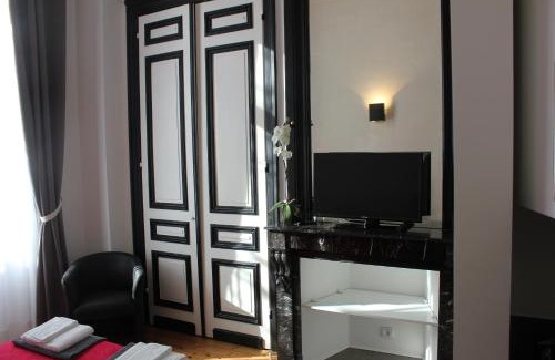 Historic Center Casa | Les Cariatides