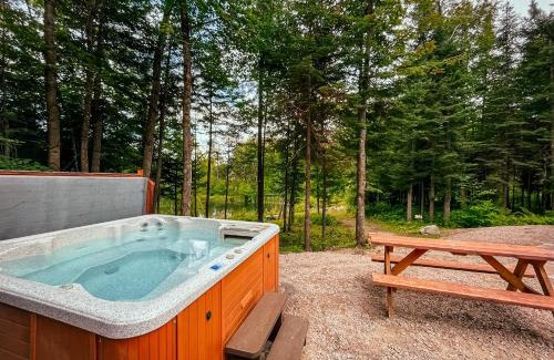 Lac-Sergent Chalet De Esquí | Les Chalets Tourisma - Chalet dans les bois avec lac privé - Le Colibri