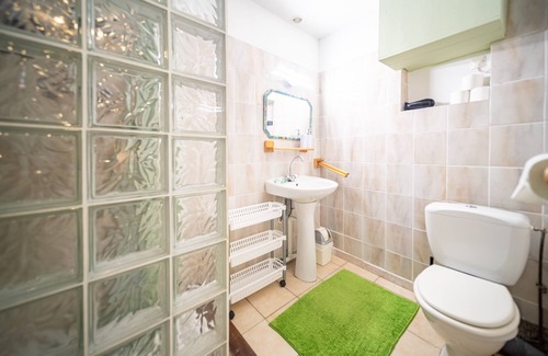 Saint-Julien-d'Arpaon Cama Y Desayuno | Cuádruple-Familiar-Baño con ducha-Vista al Jardín