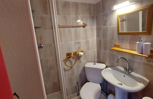Saint-Julien-d'Arpaon Cama Y Desayuno | Le Moulin-Cama de Matrimonio o Dos Camas-Confortable-Baño con ducha-Vista al ...
