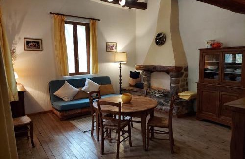 Saint-Julien-d'Arpaon Casa | Les Copains a Bord - gites