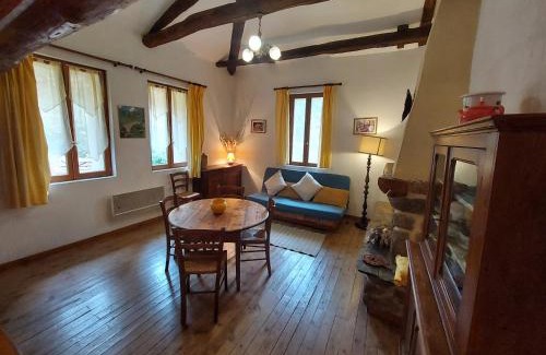 Saint-Julien-d'Arpaon Casa | Les Copains a Bord - gites