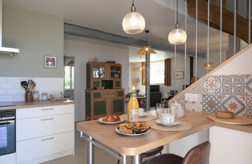 Berven Casa | LES GANIVELLES Family home Beach access on foot in 5' Sea view, enclosed garden