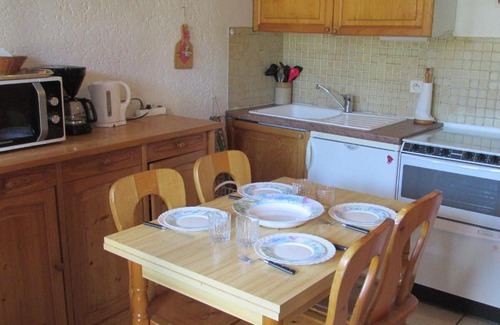 Les Gets Apartamento | Les Gets - T2 avec balcon proche centre et télécabine, animaux acceptés, parking, 5 pers - FR-1-623-190