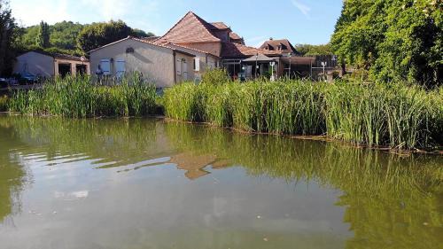 Issac Casa | Les Gites de l'Etang de Sandanet