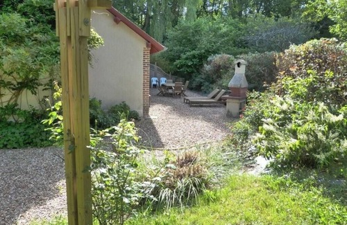 Crouy-sur-Cosson Casa | Les Glycines, self-catering cottage on a 15-hectare wooded estate