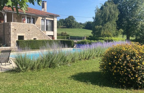 Caylus Casa | Les grandes charmilles: beautiful Quercy-style house. Green setting.