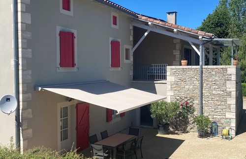 Caylus Casa | Les grandes charmilles: beautiful Quercy-style house. Green setting.