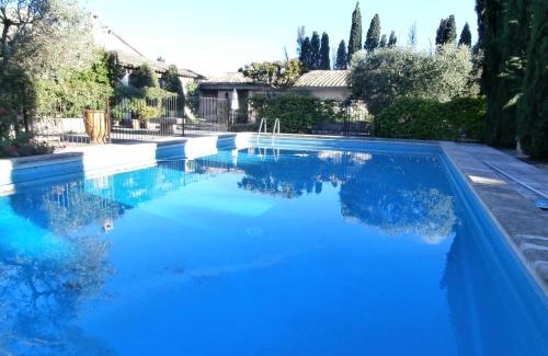 Cabannes Casa | Les grands pins
