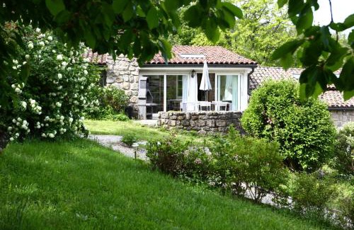 Saint-Basile Cabina | Les Grangeonnes, gîtes nature, piscine, bain nordique, sauna pour accueil familiale ou de groupe