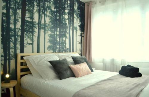 Les Capucins-Saint-Germain Apartamento | Les Grumes, Centre Ville, Jardin,Self check-in, FreeWifi, Netflix