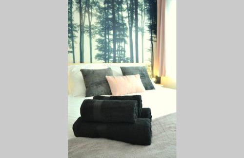 Les Capucins-Saint-Germain Apartamento | Les Grumes, Centre Ville, Jardin,Self check-in, FreeWifi, Netflix