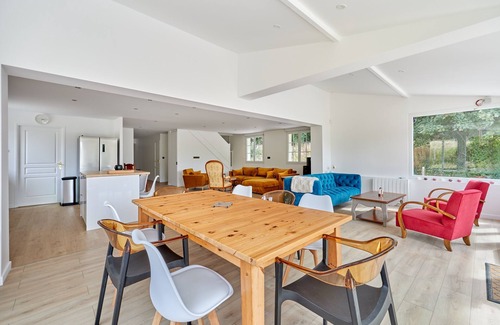 Surville Casa | Les Iris - Seven Bedroom House, Sleeps 15