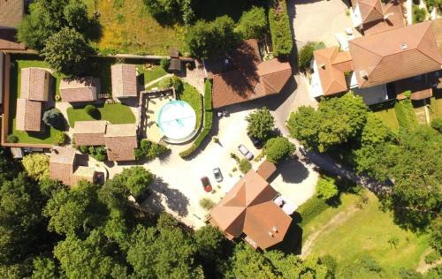 Saint-Georges-d'Esperanche Casa | Les Jardins du castel gites Annick et Jean paul