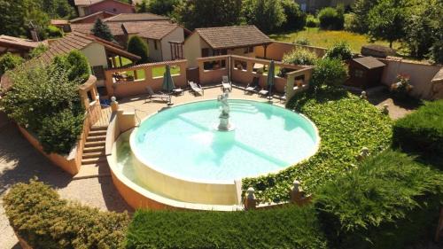 Saint-Georges-d'Esperanche Casa | Les Jardins du castel gites Annick et Jean paul