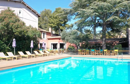 Cassis Hotel | Les Jardins de Cassis - Parking Gratuit & Piscine Chauffée